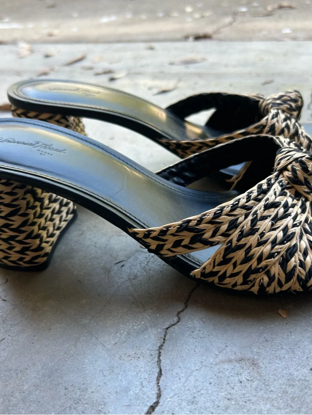Universal Thread Heels - Picture 3 of 7